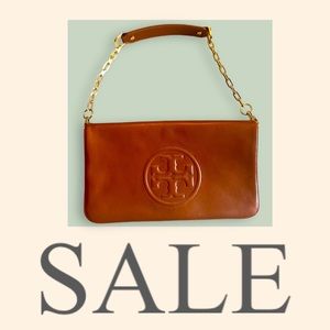 TORY BURCH Luggage Tan Leather Bombe Reva Clutch with Gold Chain.